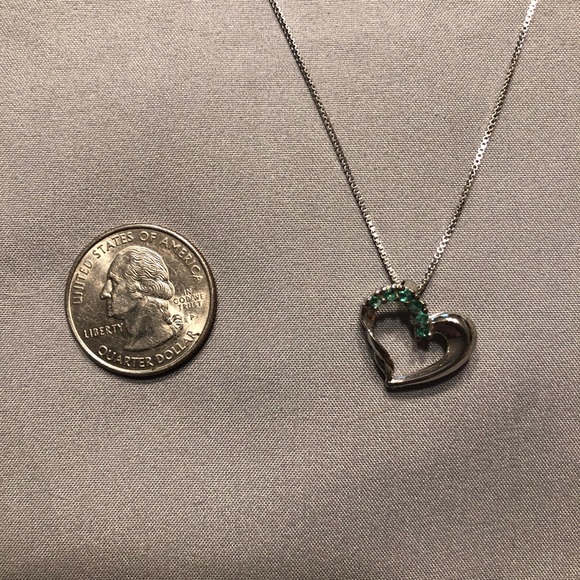 2x Host Pick!❤️Emerald and silver heart necklace - Picture 3 of 5